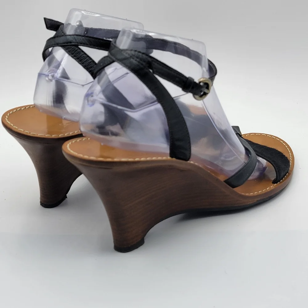 Elegant Cole Haan Black and Tan‎ Women's Sandals Size 10B. #1445
